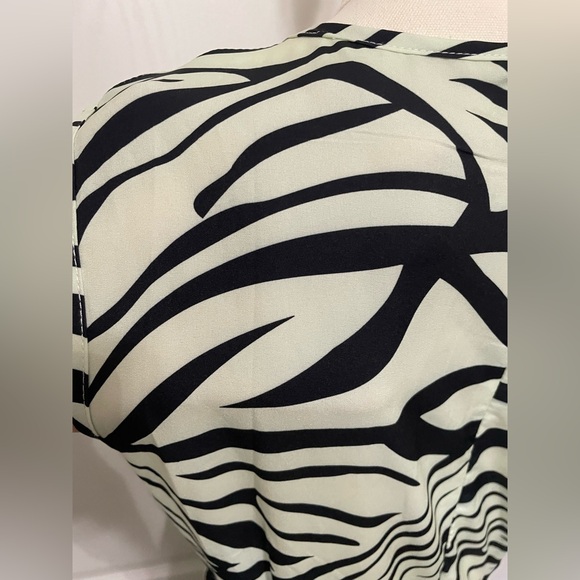 SHEIN Black and White Asymmetrical Bodycon Dress - Picture 8 of 10